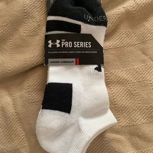 New Under Armour 2 pair Golf socks